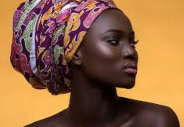 Pourquoi la femme africaine reste tant attachée à son frère : apologie de la femme africaine